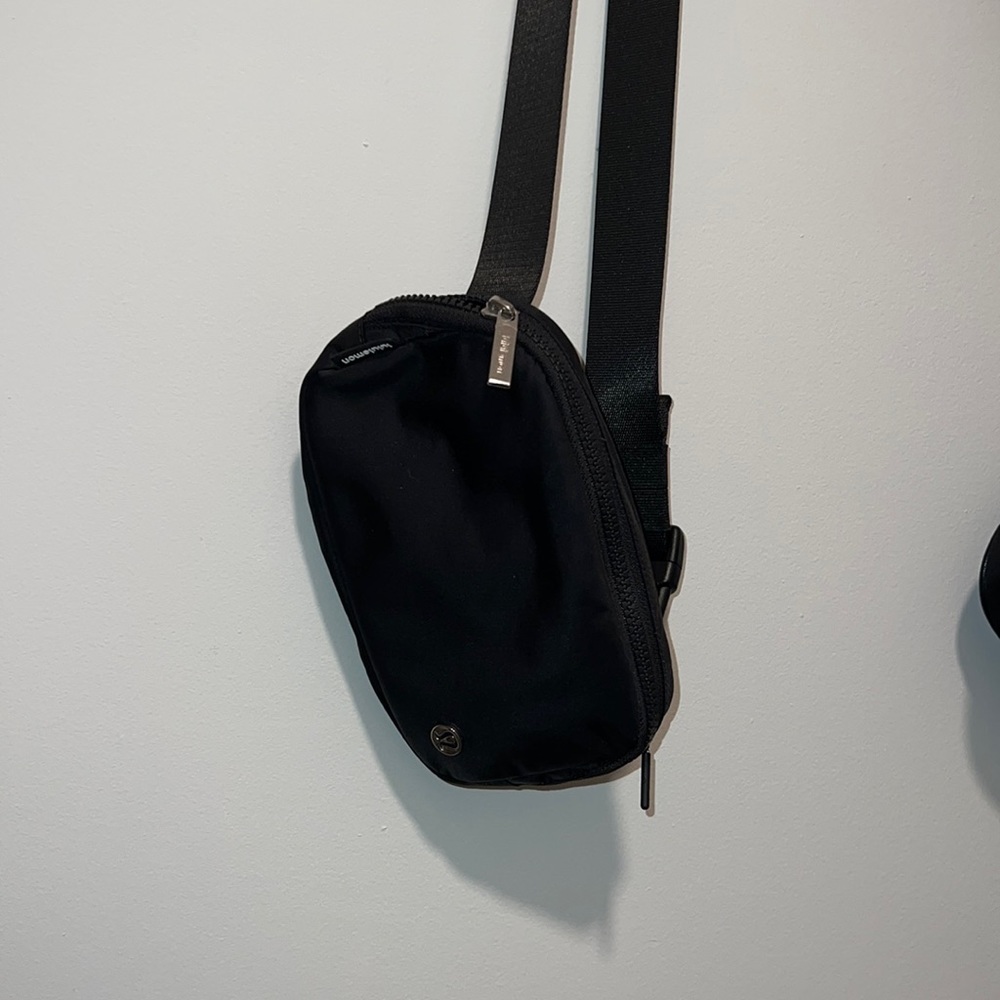 Lululemon Everywhere Belt Bag Black